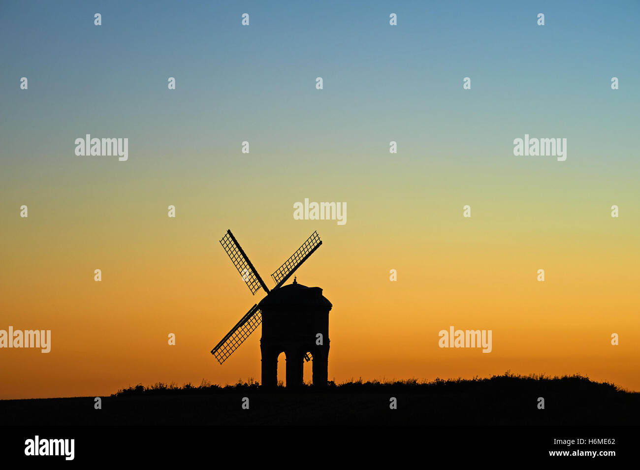 Chesterton Windmill nel Warwickshire al tramonto Foto Stock