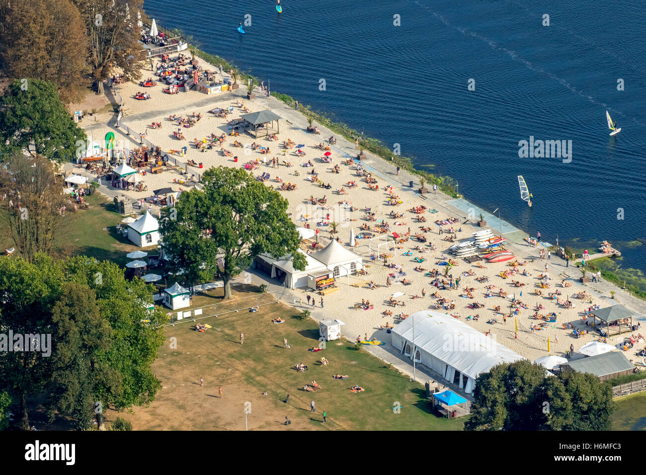 Fotografia aerea, gli ultimi giorni caldi in Seaside Beach Baldeney, cibo, zona della Ruhr, Renania settentrionale-Vestfalia, Germania, Europa DE Foto Stock