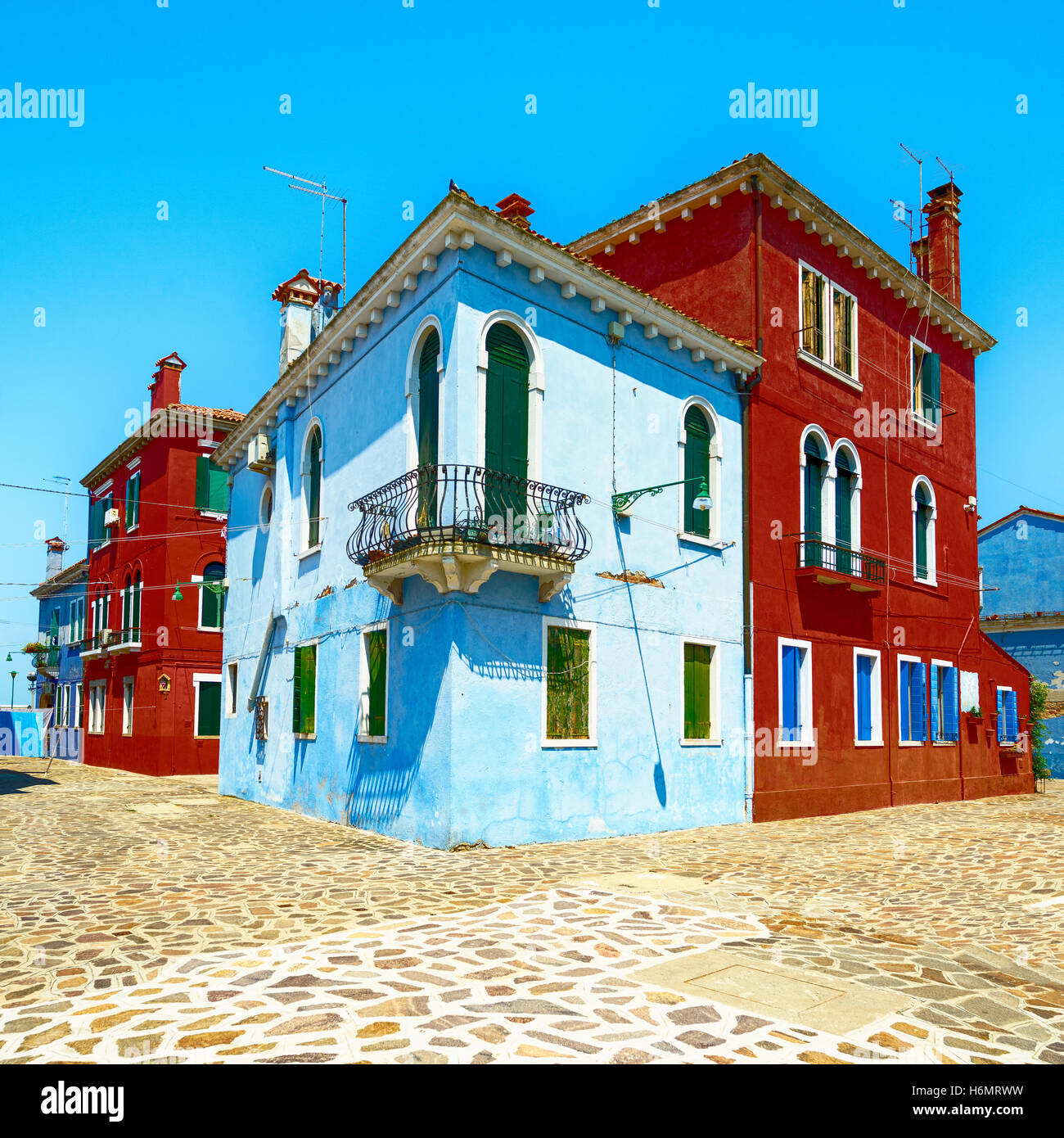 Punto di riferimento di Venezia, Isola di Burano street, case colorate, l'Italia, l'Europa. Foto Stock