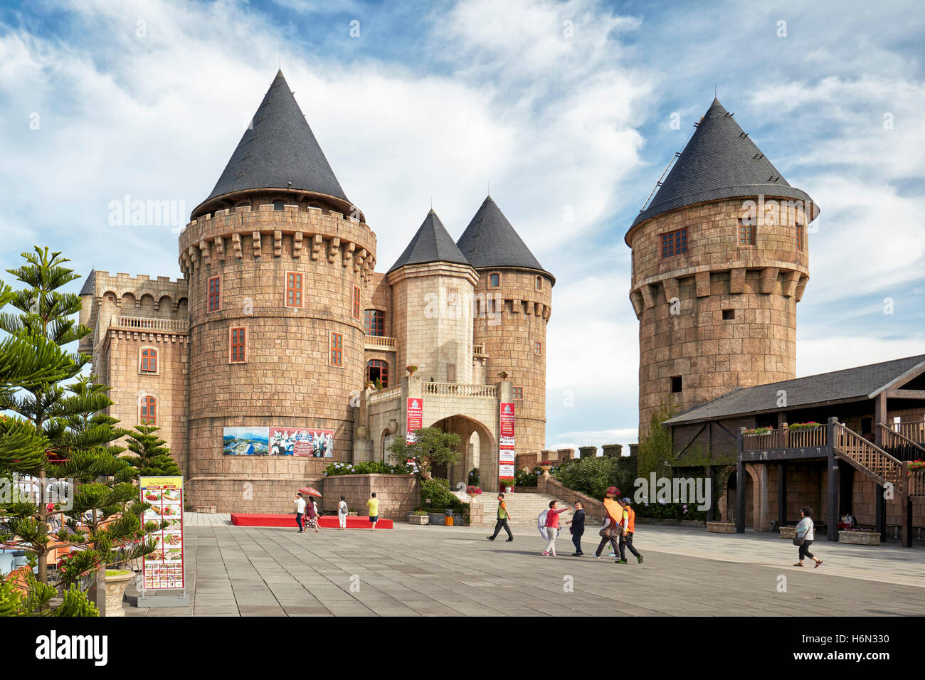 Fantasy Parco Divertimenti a Ba Na Hills Resort di montagna. Da Nang, Vietnam. Foto Stock