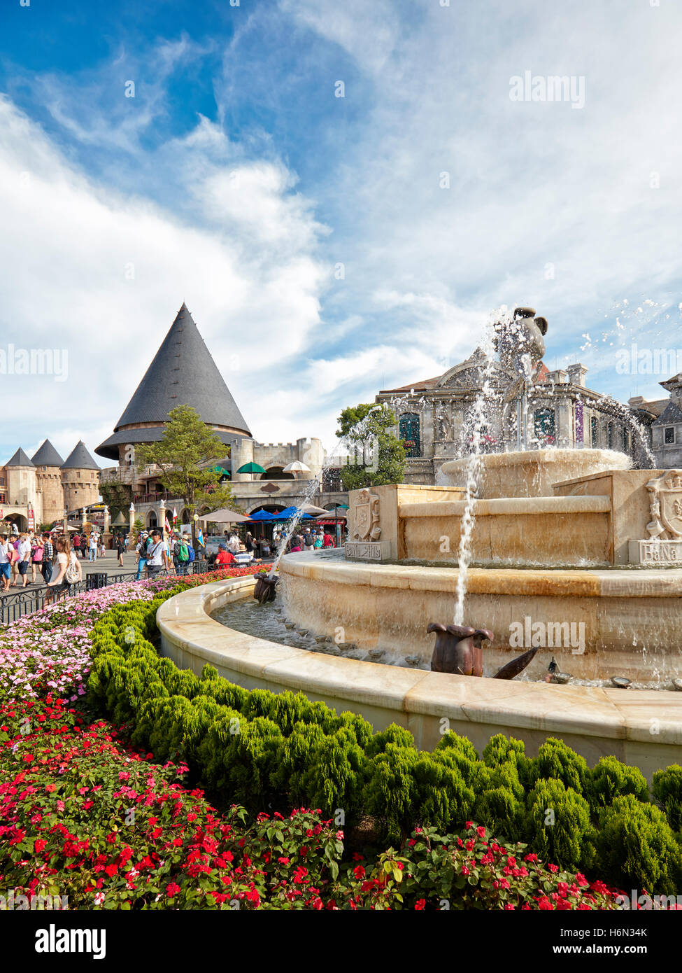 Fantasy parco divertimenti. Ba Na Hills Resort di montagna, Da Nang, Vietnam. Foto Stock