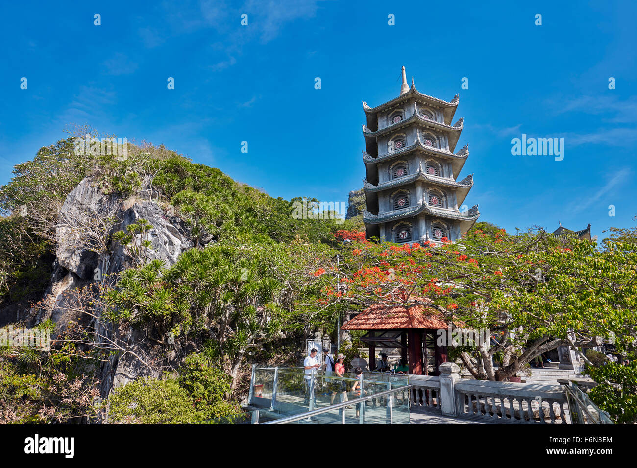 Xa Loi torre sulla Thuy figlio Montagna. Le montagne di marmo, Da Nang, Vietnam. Foto Stock