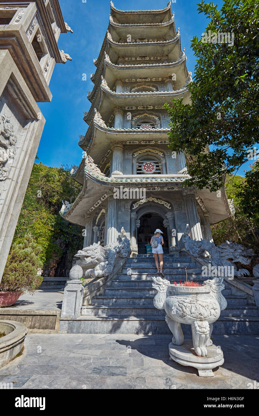 Xa Loi torre sulla Thuy figlio Montagna. Le montagne di marmo, Da Nang, Vietnam. Foto Stock