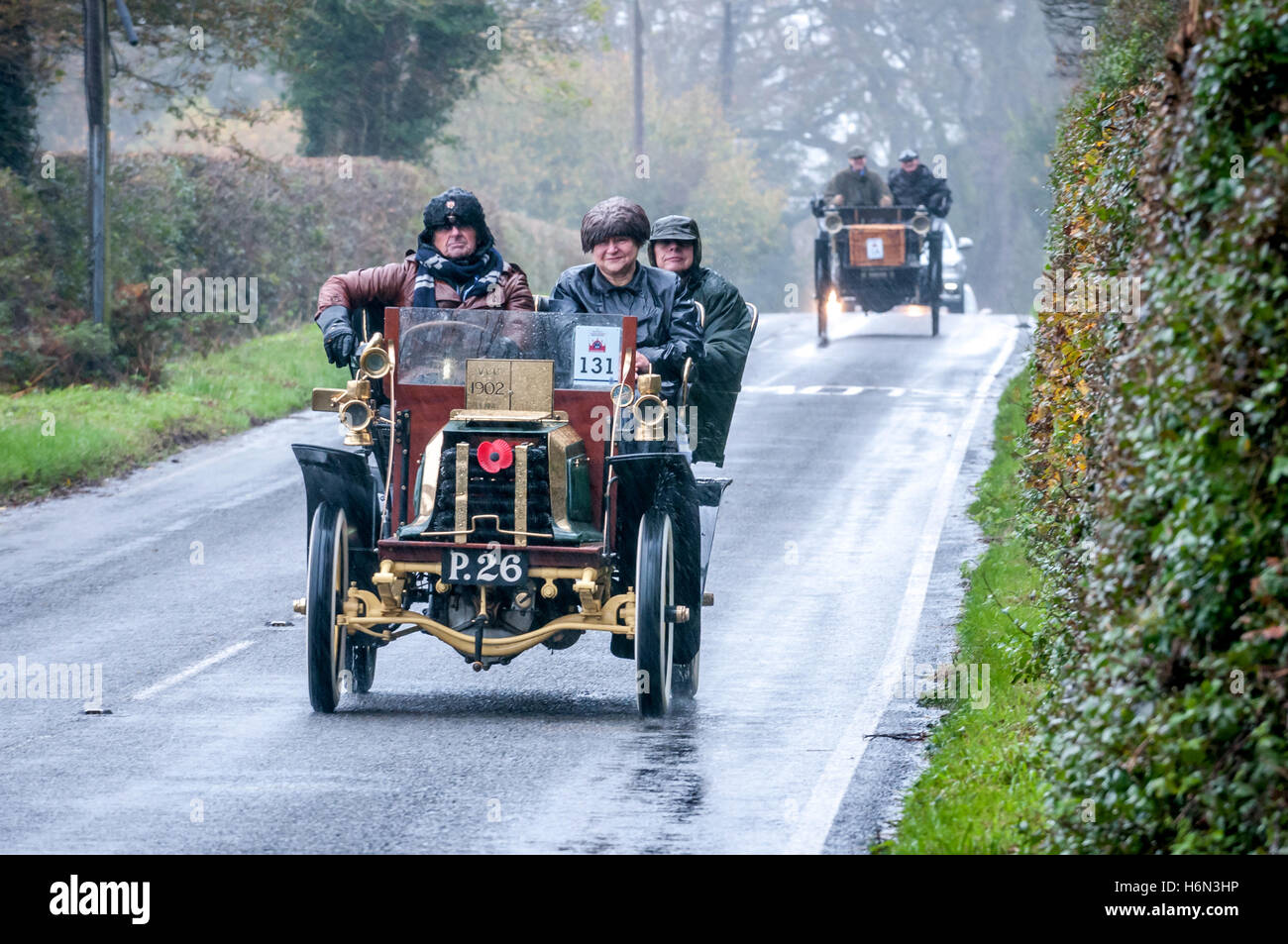 Annuale di Londra a Brighton veterano auto da rally, o vecchio rende inabile al lavoro di gara. Foto Stock