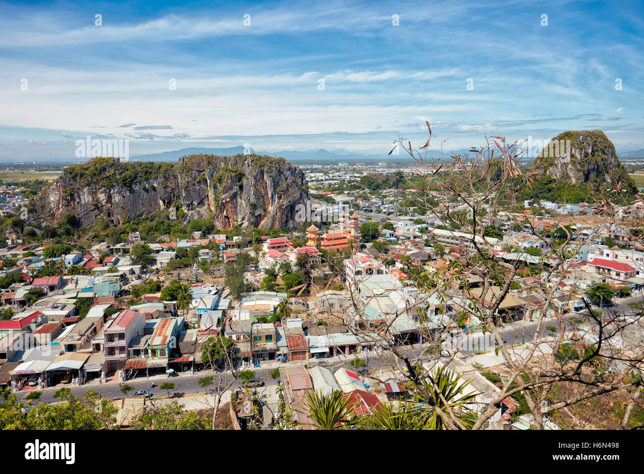 Vista in elevazione delle montagne di marmo. Da Nang, Vietnam. Foto Stock