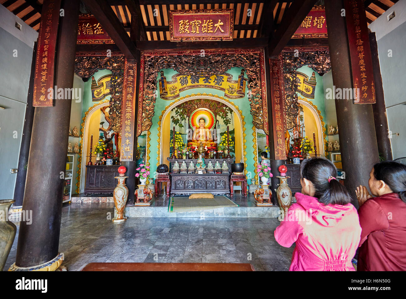 Interno del Linh Ung Pagoda in Thuy figlio Montagna. Le montagne di marmo, Da Nang, Vietnam. Foto Stock