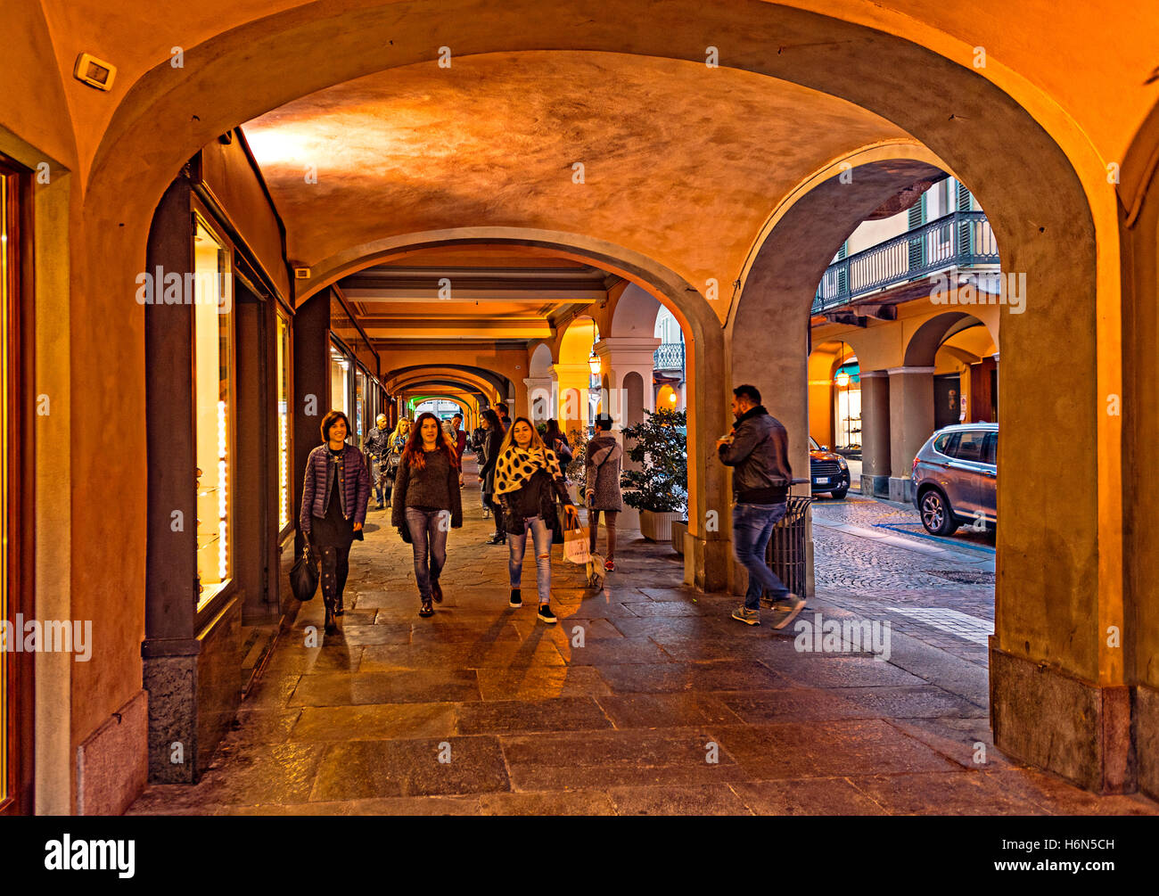 Italia Piemonte Canavese - Rivarolo Canavese - Centro storico - portici di Via Ivrea Foto Stock