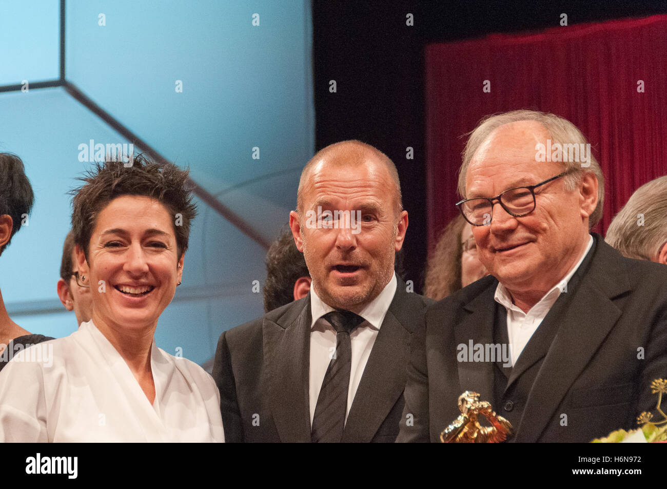 FRANCOFORTE sul MENO, GERMANIA - OTTOBRE 21: Dunja Hayali, Heino Ferch, Klaus Maria Brandauer all'Hessischer Film- und Kinopreis 2016 Foto Stock