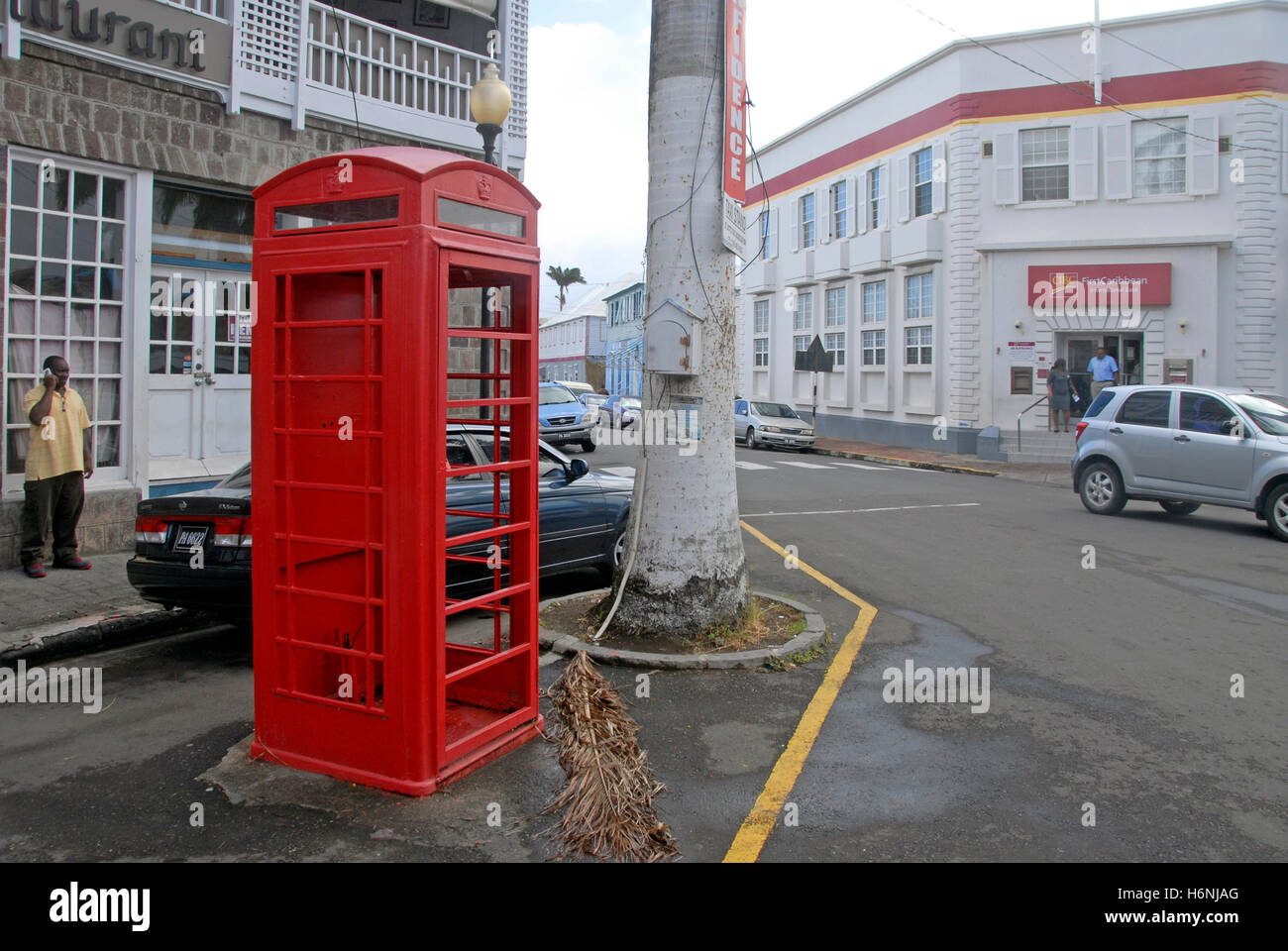 Britannico tradizionale telefono rosso scatola, Basseterre, St Kitts Foto Stock