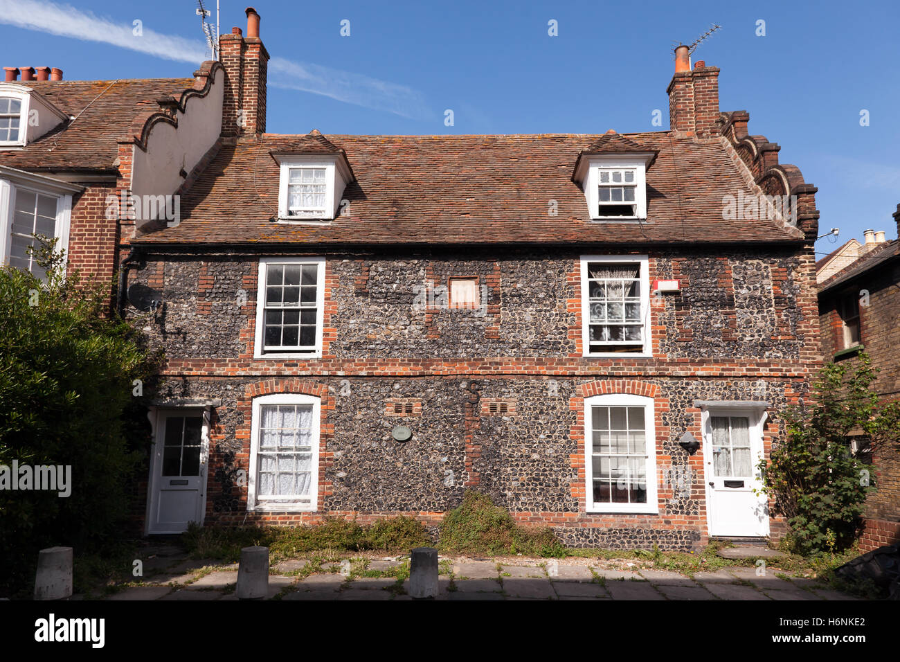 Vecchio cottage con timpano olandese termina in King Street, Margate, costruito nel 1683, Foto Stock