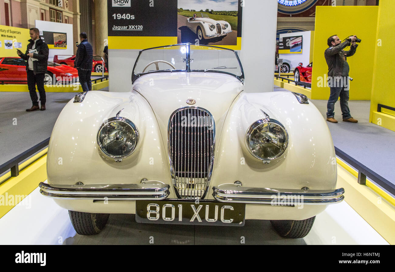 Classic Jaguar XK 120 al Classic Car Show Alexander Palace di Londra 2016 Foto Stock