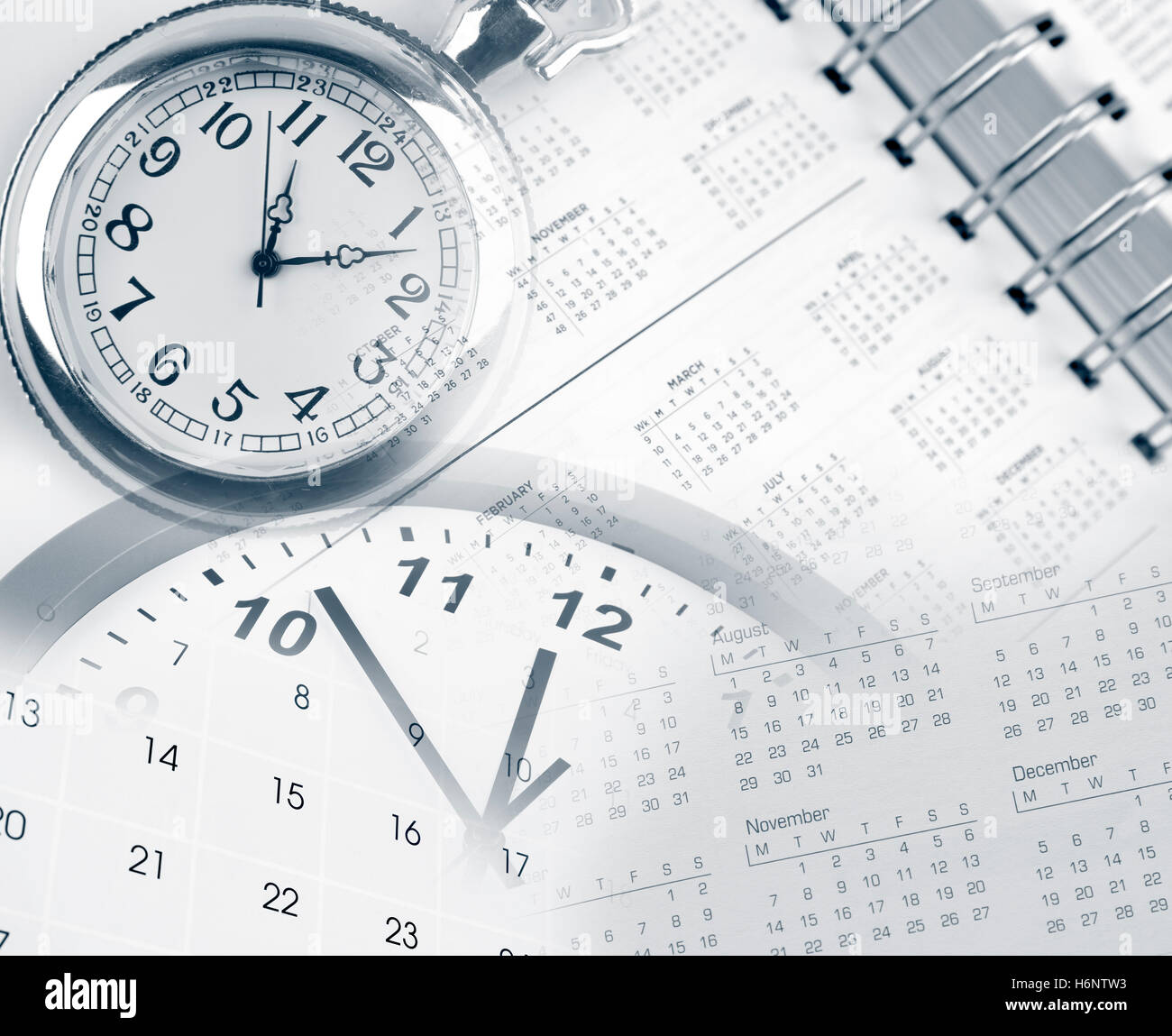 Orologi e le pagine del calendario composite Foto Stock