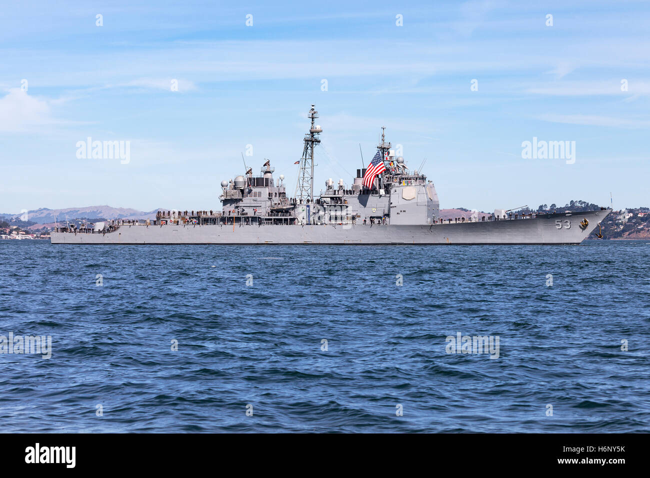 Marina degli Stati Uniti Missile Destroyer USS John Paul Jones (DDG-53) sulla Baia di San Francisco Foto Stock