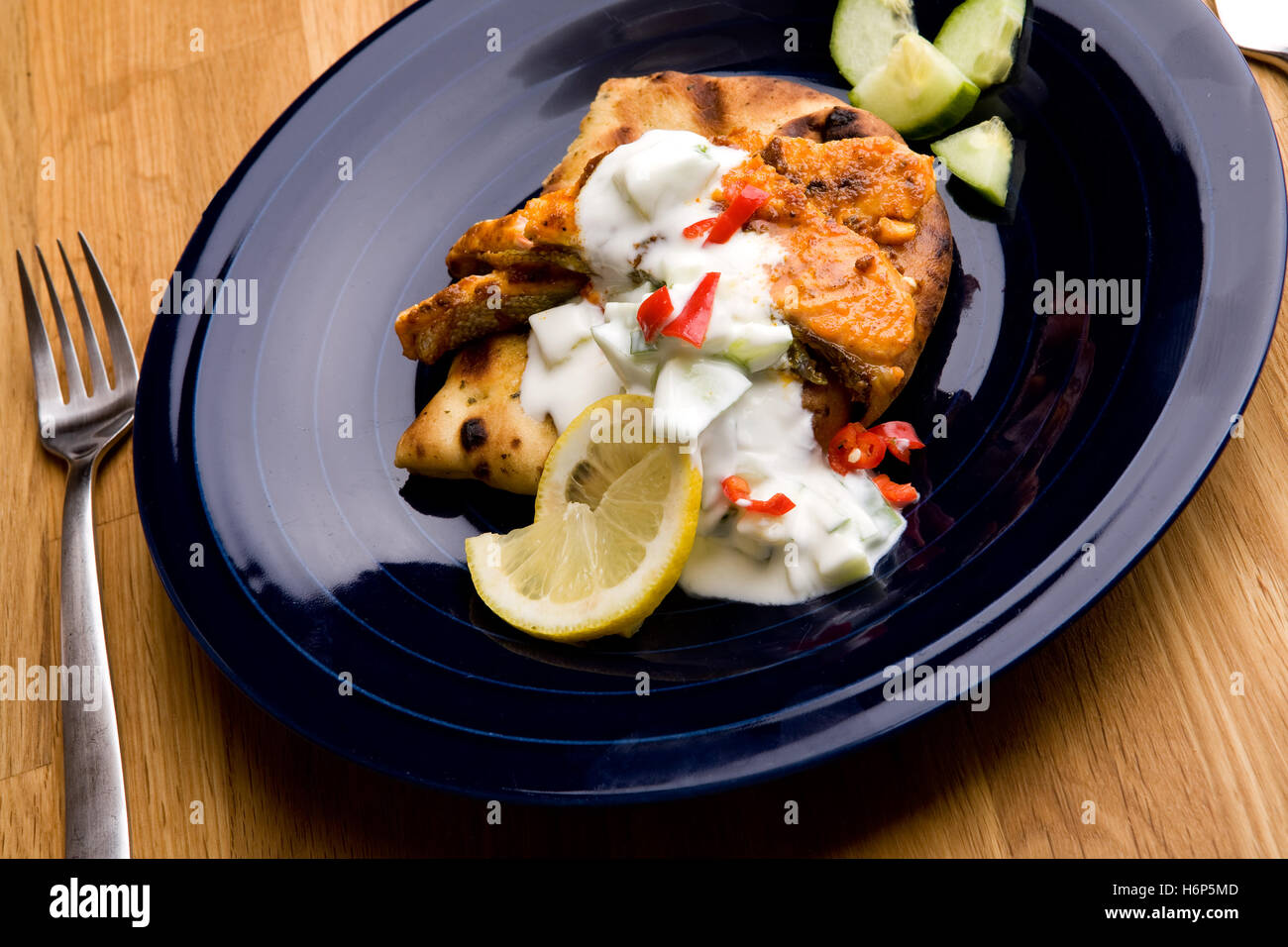 Il cibo del ristorante aliment pane culturale spice closeup hot angolo cucina di pesce piatto di cucina cetriolo Spicy gourmet piatto unico Foto Stock
