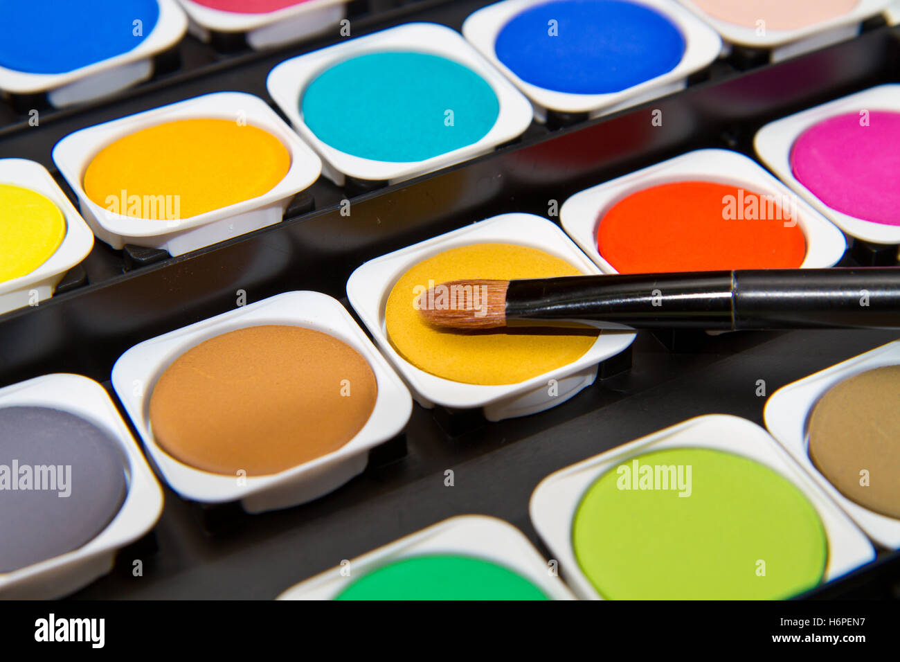 Arte il colore degli occhi di pittura di organo pennello verniciato a polvere trucco setole multicolore acquerello dyer staint colore pigmento Foto Stock