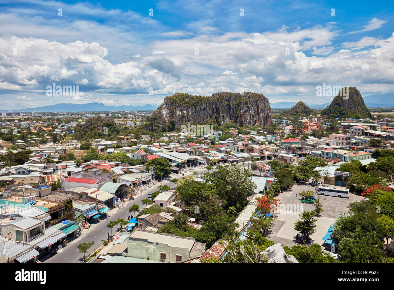 Vista in elevazione delle montagne di marmo. Da Nang, Vietnam. Foto Stock