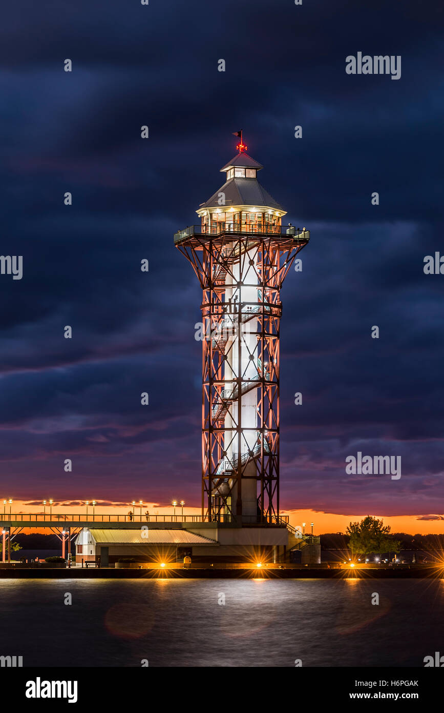 Bicentenario Tower, torre di osservazione situato sul Lago Erie e affacciato su Presque Isle State Park, Erie in Pennsylvania. Foto Stock