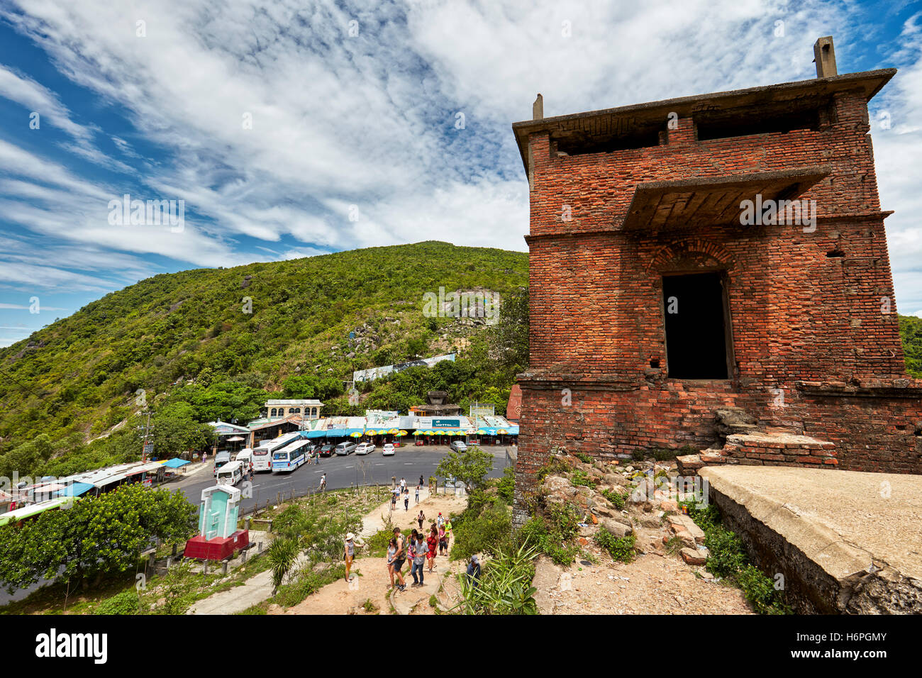 Abbandonato il francese fort sul vertice di Hai Van (Ocean Cloud) Pass. Thua Thien Huê Provincia, Vietnam. Foto Stock
