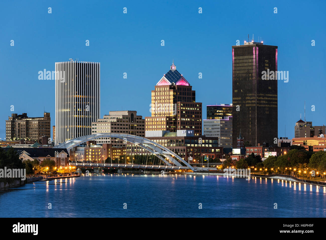 Skyline della città e il fiume Genesee, Rochester, New York, Stati Uniti d'America. Foto Stock