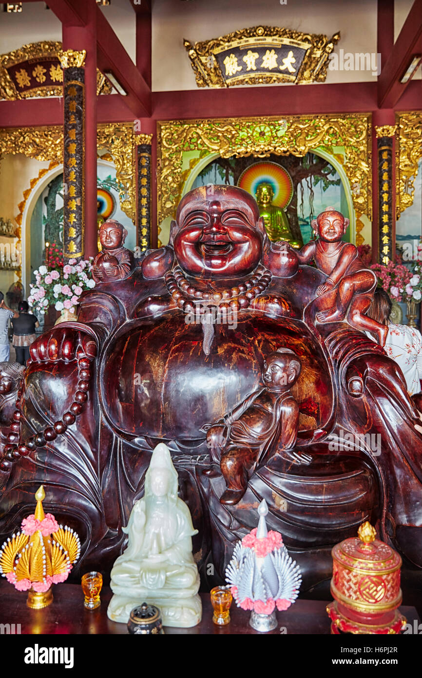 Felice statua del Buddha in Linh Ung Pagoda. Da Nang, Vietnam. Foto Stock