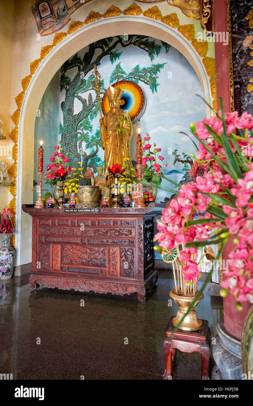 Interno del Linh Ung Pagoda, Da Nang, Vietnam. Foto Stock