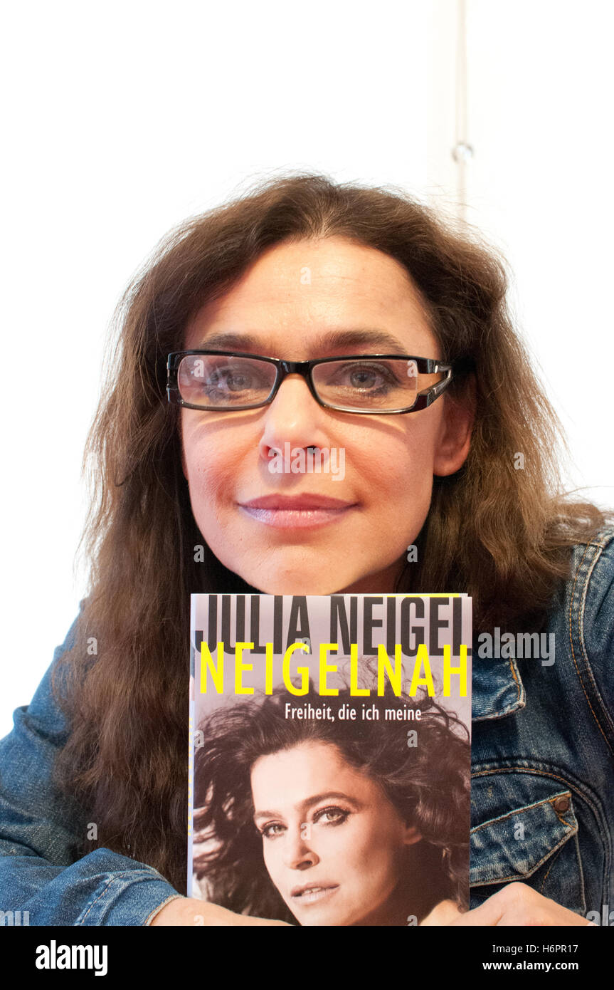 Il cantante Julia Neigel presentando la sua autobiografia "Neigelnah' alla Fiera del Libro di Francoforte, 2012 Foto Stock