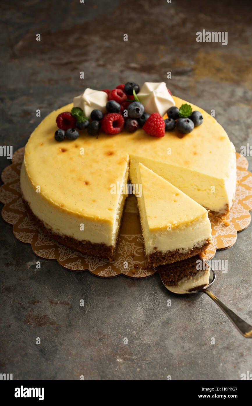 New York cheesecake su una torta di stand Foto Stock