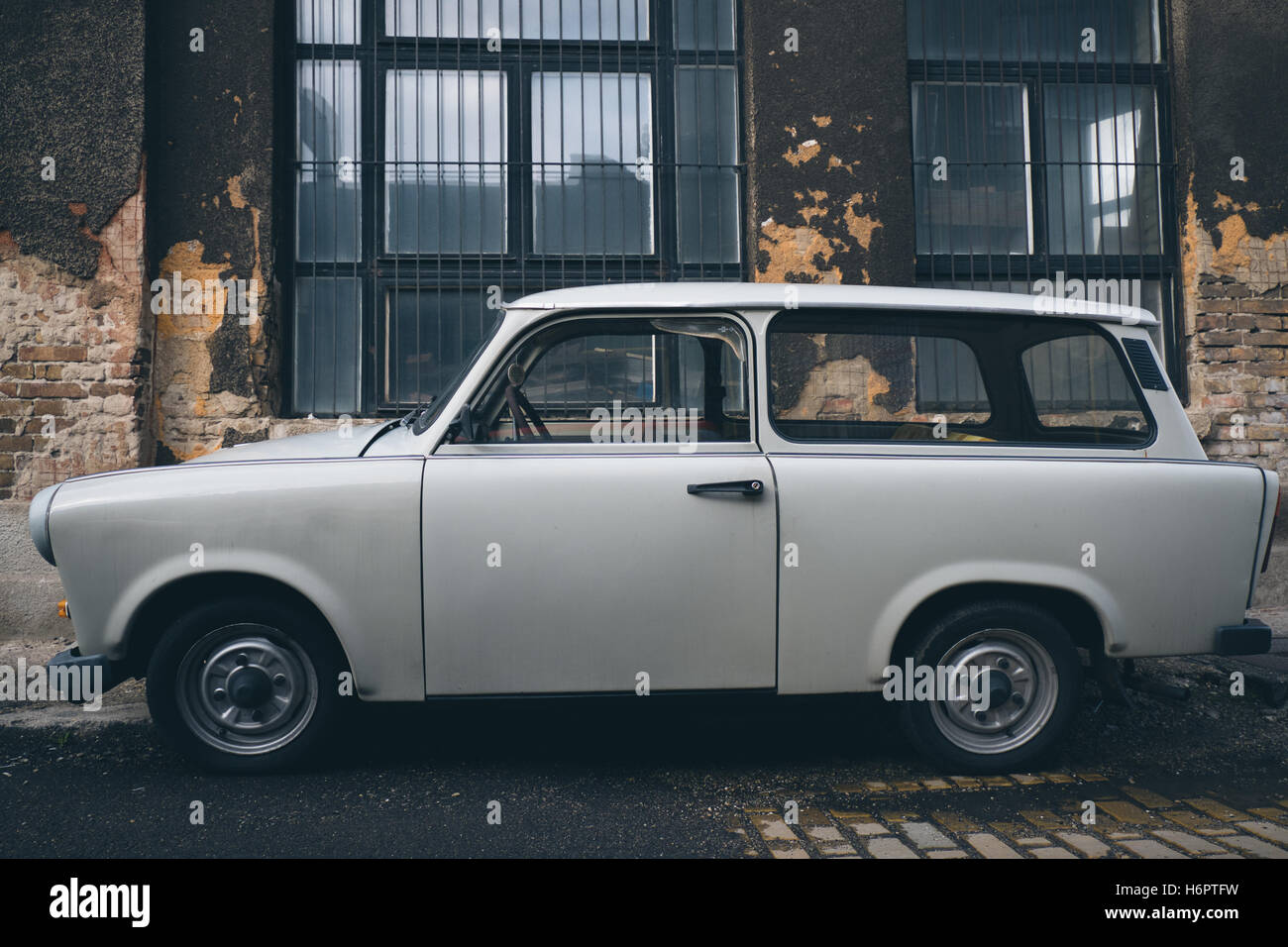 Trabant vettura in Csepel industrial estate vicino a Budapest, Ungheria. Foto Stock