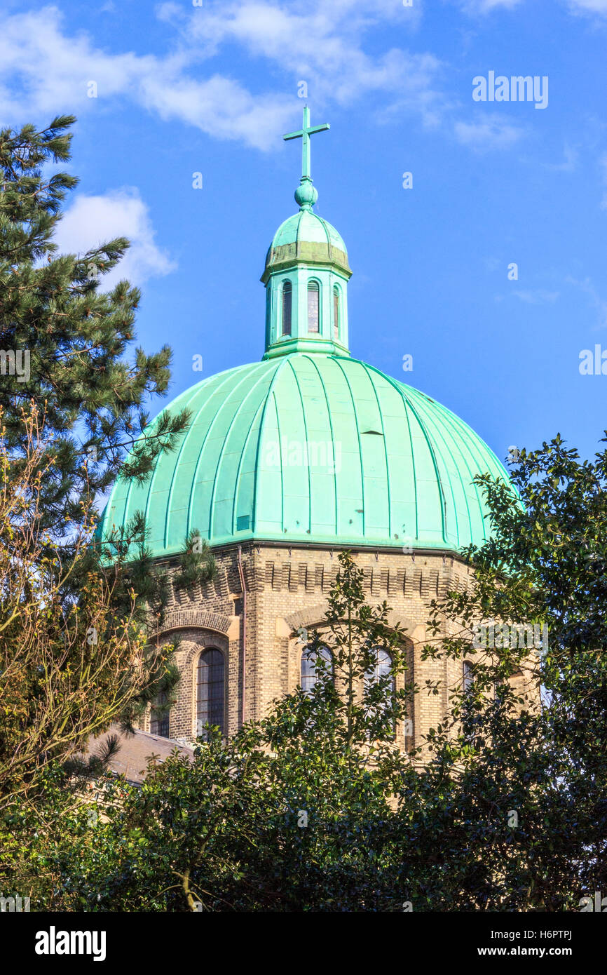 Il verde cupola in rame di San Giuseppe La Chiesa Cattolico Romana sulla Highgate Hill, London REGNO UNITO Foto Stock