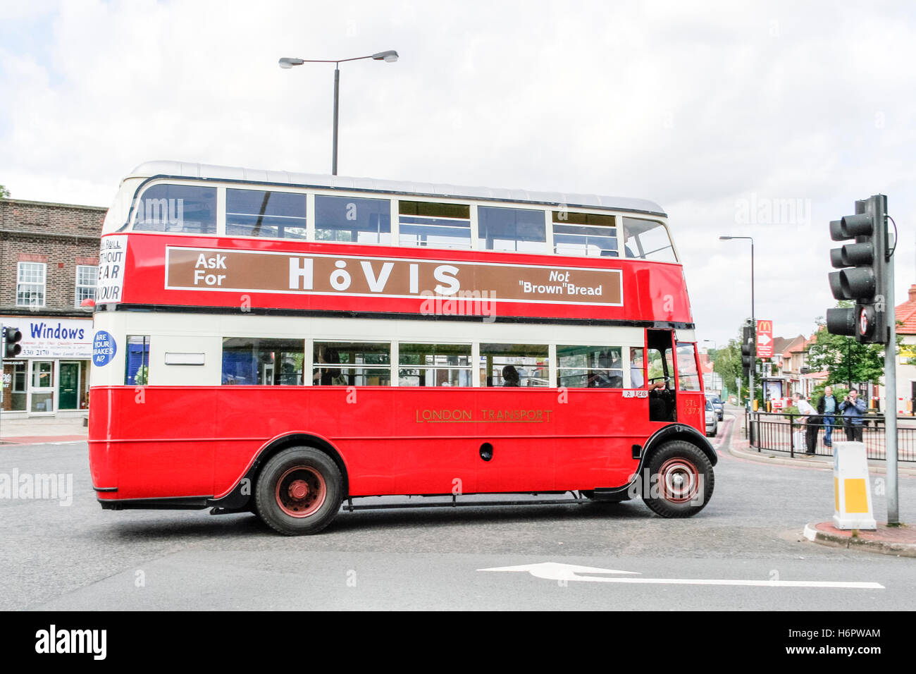 1937 AEC Regent i bus STL2377 in trasporti di Londra con livrea Hovis ha annuncio, North Cheam, Greater London, Regno Unito, 2008 Foto Stock