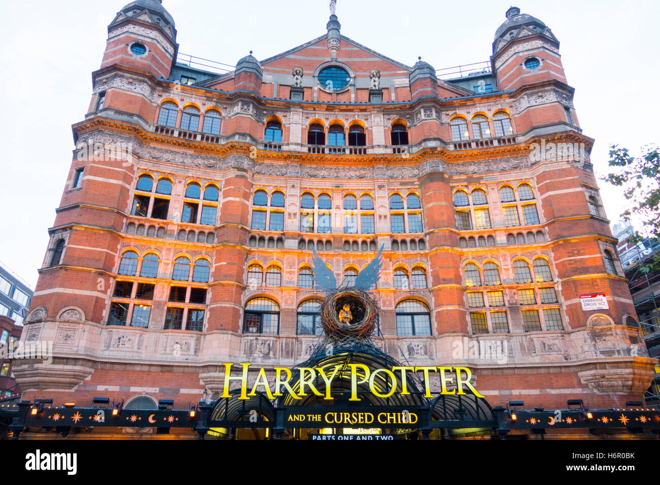 Il famoso Harry Potter musical a Londra al Palace Theatre Cambridge Circus  Foto stock - Alamy