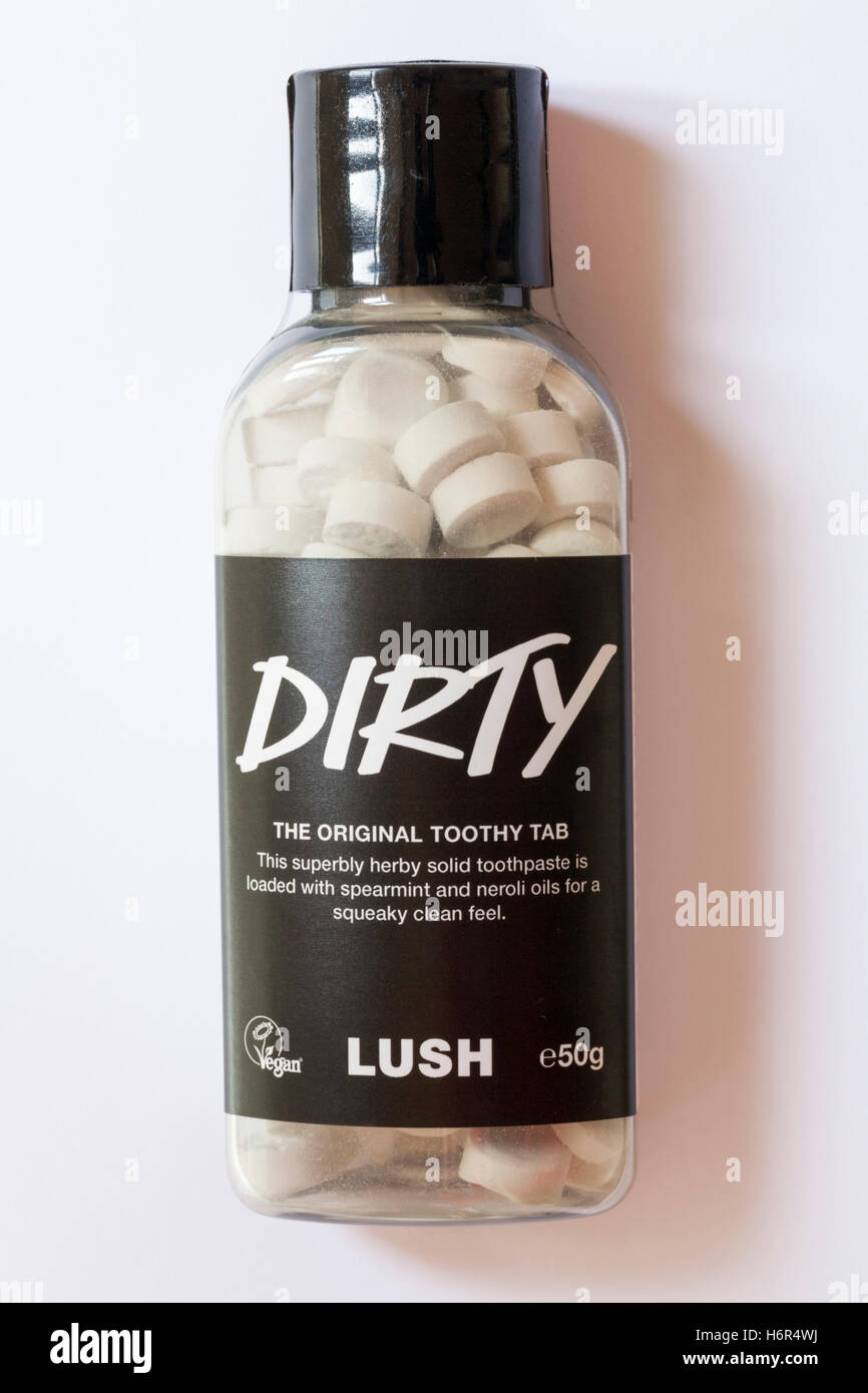 Bottiglia di lussureggianti sporca l'originale Toothy scheda dentifricio  solido isolato su sfondo bianco Foto stock - Alamy