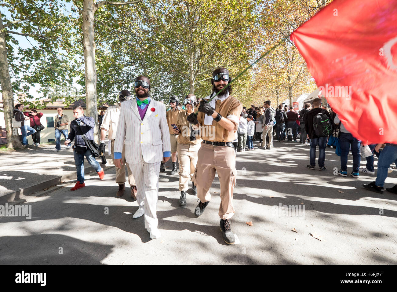 Lucca, Italia. 31 ottobre, 2016. Cosplayers vestito a Lucca Comics and Games 2016. Lucca Comics è la più importante manifestazione dedicata al fumetto e giochi in Italia. Credito: Tony Anna Mingardi/risveglio/Alamy Live News Foto Stock