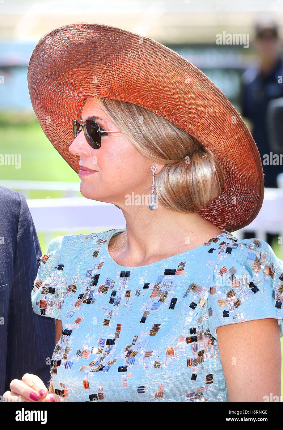 Perth, Australia. 01 Nov, 2016. Perth, 01-11-2016 Regina Máxima visita al il Mebourne Cup al Ascot Racecourse 2° giorno dei 5 giorni Statevisit in Australia di HM Willem-Alexander re e regina HM Máxima foto: RPE/Albert Nieboer /point de vue Out/Nessun servizio di filo/dpa/Alamy Live News Foto Stock