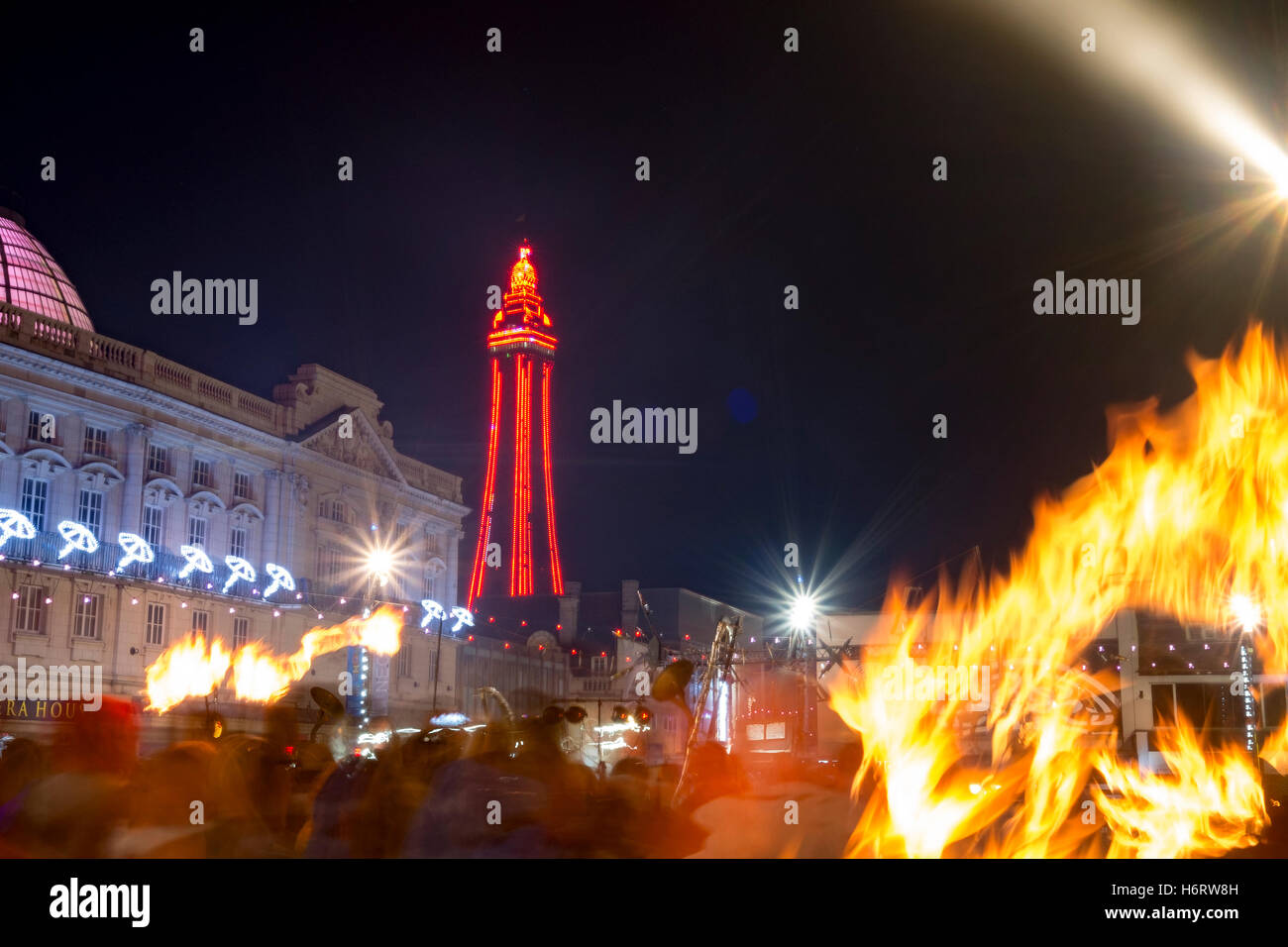 Venerdì nero vendita negozio vendita negozi convenienti sconti rivenditore al dettaglio offerta offerte shopper riduzione dello shopping prezzo ridotto occasioni bargain store Foto Stock