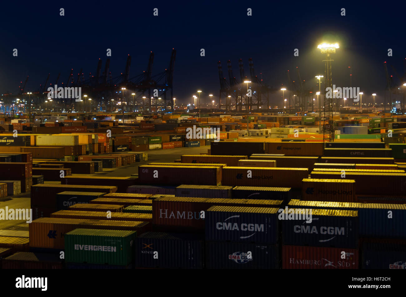 Buchardkai terminal per container di Amburgo di notte Foto Stock