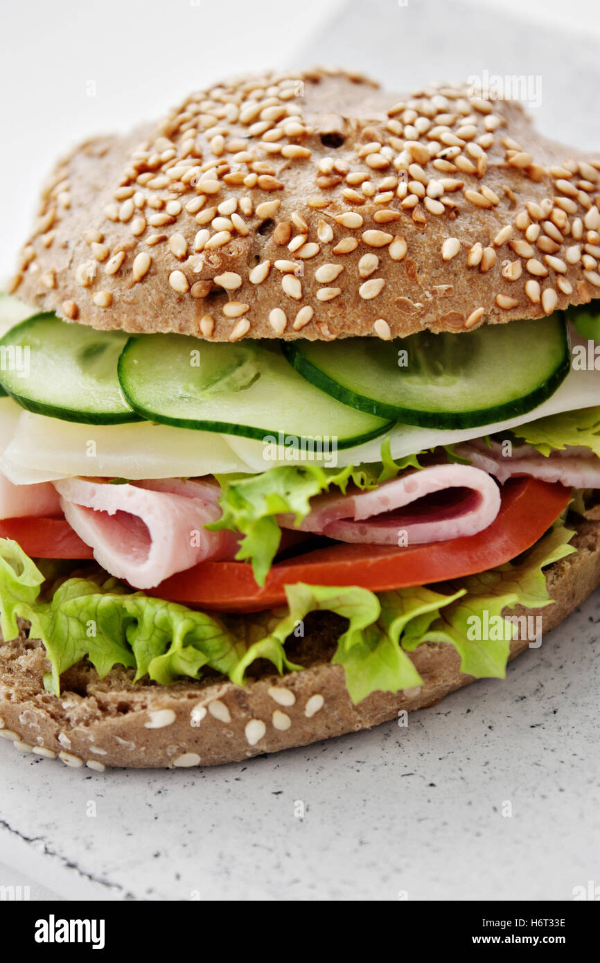 Scheda pane antipasto bun baguette sfondo sfondo cibo colazione la colazione carni bovine cibo aliment pane scheda modello isolato Foto Stock