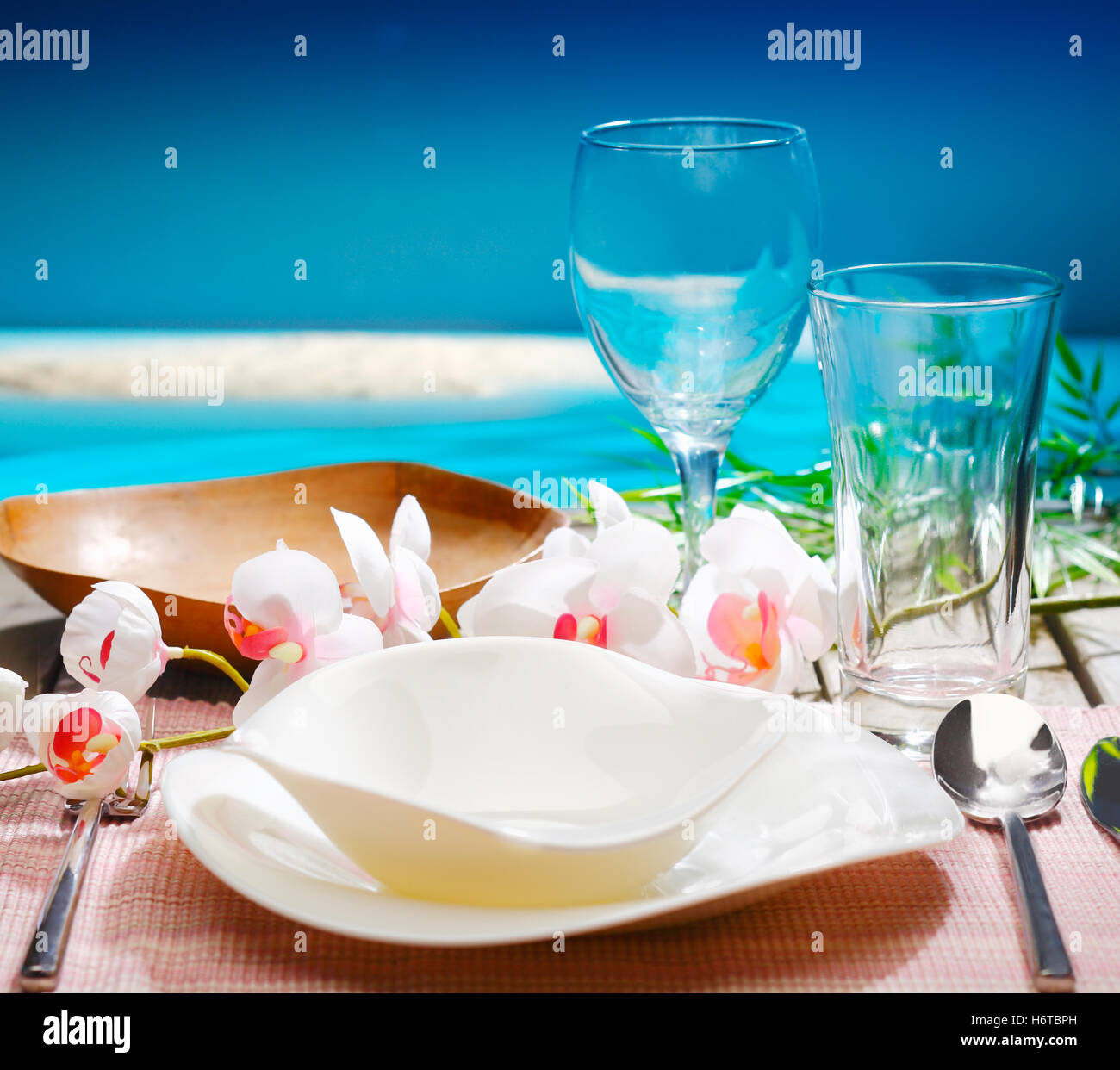 Ristorante blue cibo aliment di piante e fiori cielo fiori Paradise beach mare spiaggia mare occhiali celebrazione di partito Foto Stock