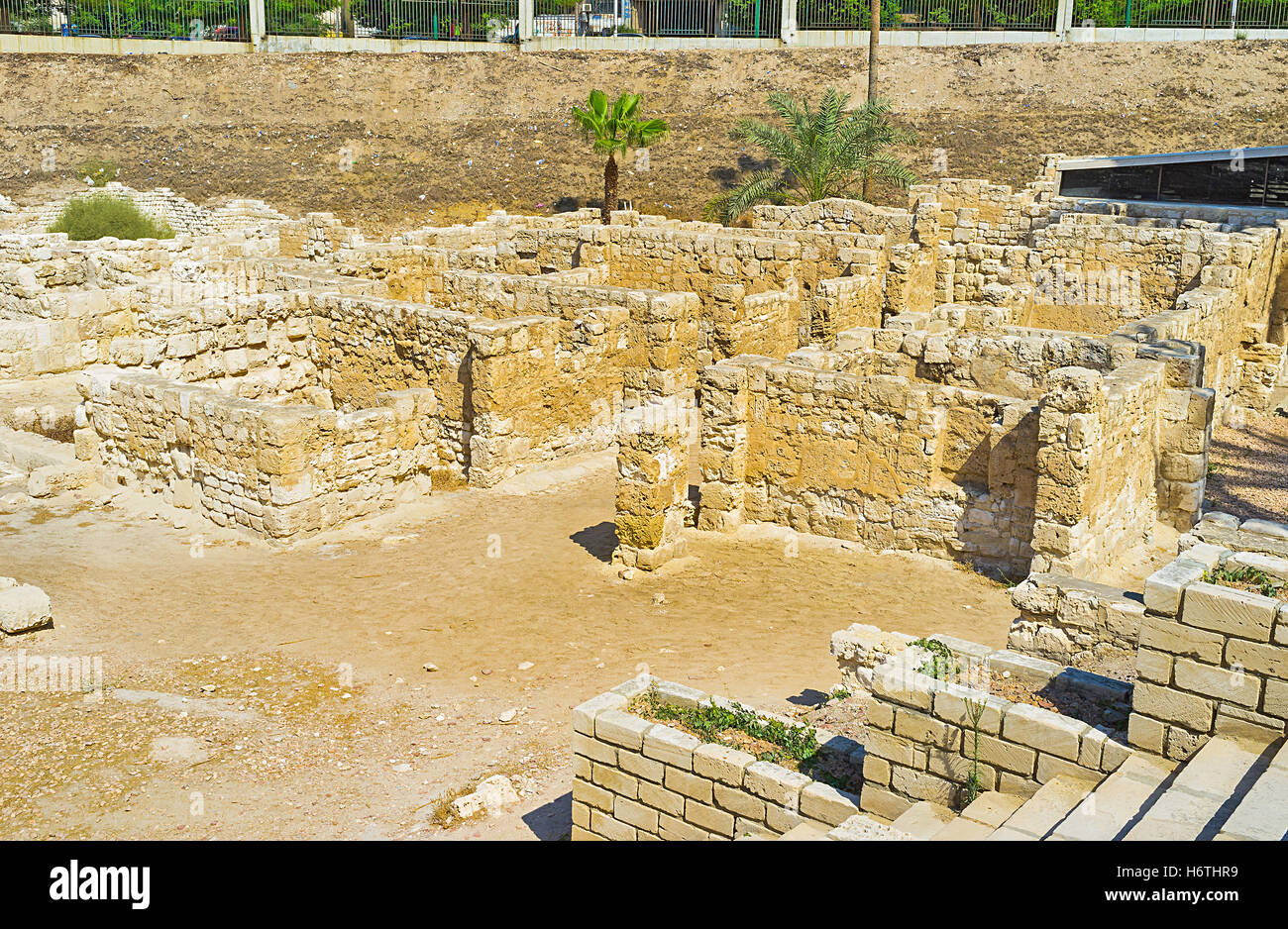 Le conserve di pareti di antichi edifici in pietra di epoca romana, Alessandria, Egitto. Foto Stock
