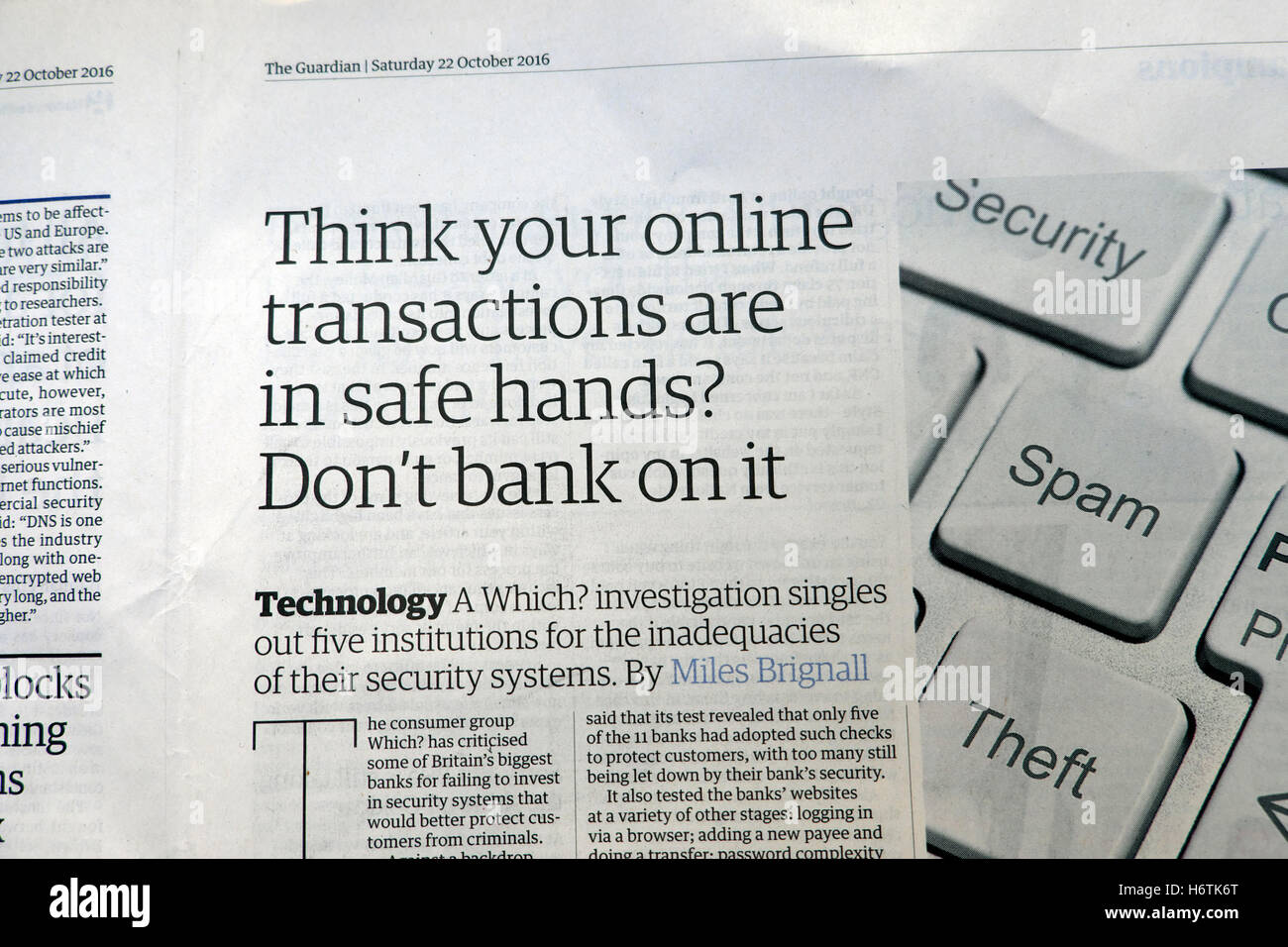 "Pensare le vostre transazioni online sono in mani sicure? Non banca sull' quotidiano Guardian articolo 2016 LONDON REGNO UNITO Foto Stock