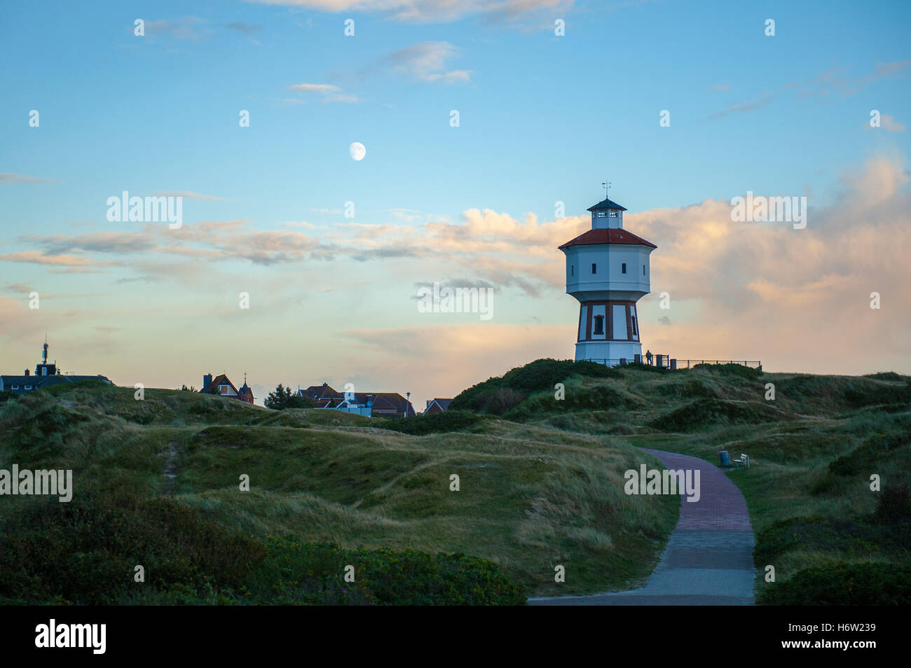Hill luna dune Frisia est dune Germania settentrionale water tower Germania Repubblica federale tedesca isola isola langeoog Foto Stock