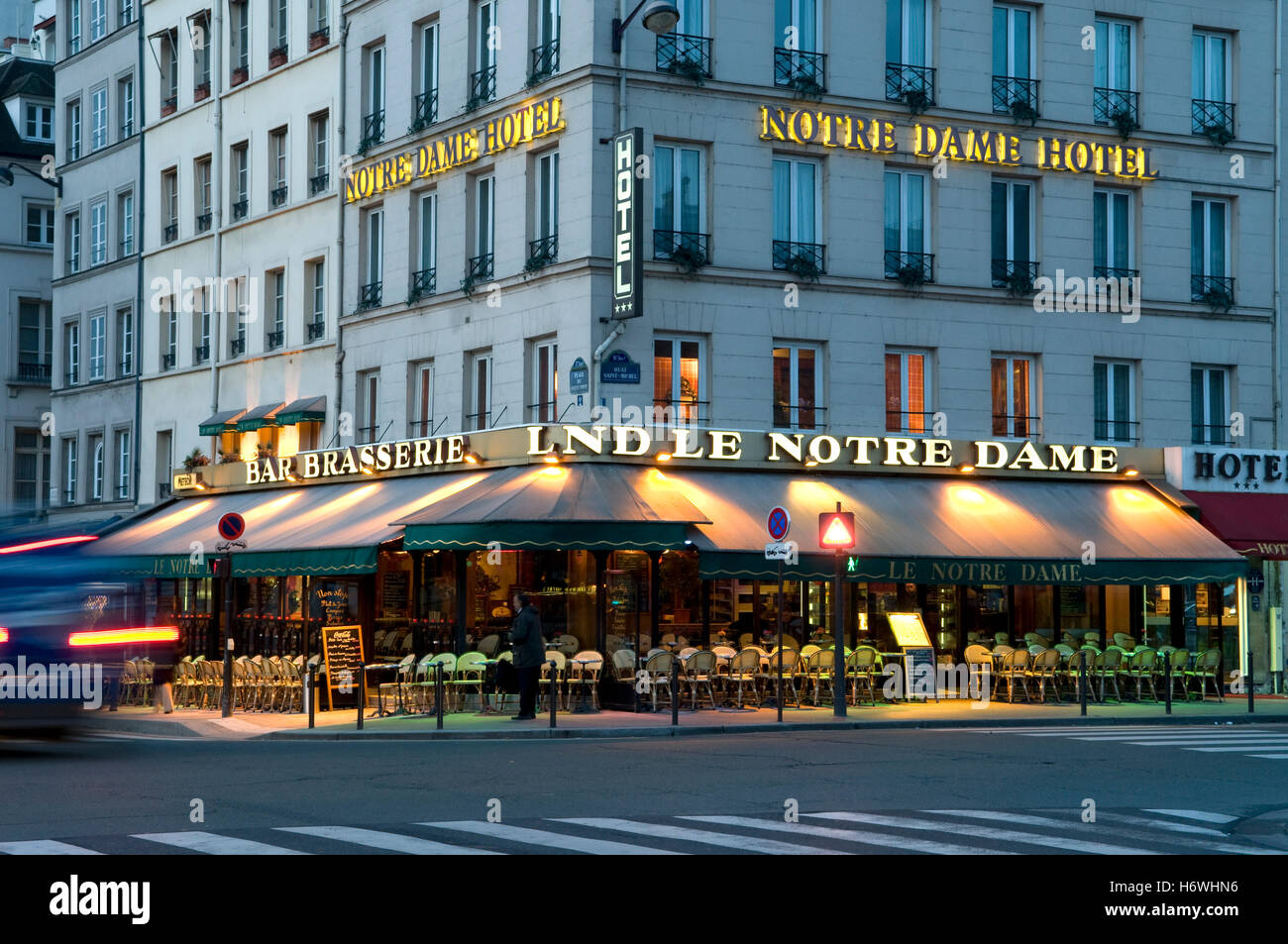 La Brasserie e Hotel Notre Dame, Paris, Francia, Europa Foto stock - Alamy