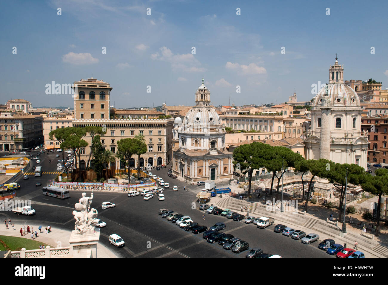 Piazza del Campidoglio piazza con la Chiesa di Santa Maria di Loreto e la Chiesa Santissimo Nome di Maria, la Chiesa della Santissima Foto Stock