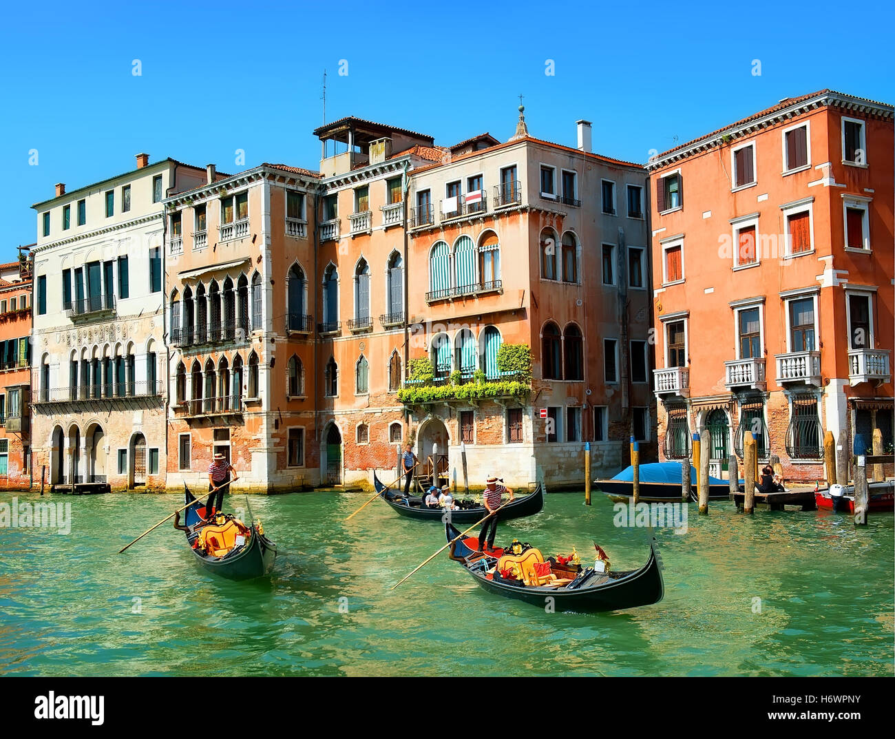 Soleggiata giornata estiva nella romantica Venezia, Italia Foto Stock