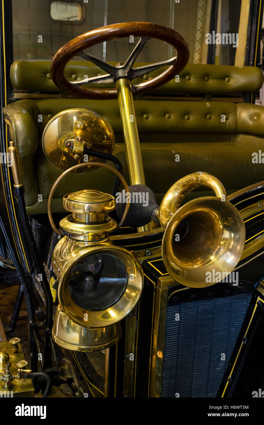 Dettaglio di un Renault auto Landaulette del 1905 nel Egeskov Slot in Danimarca Foto Stock