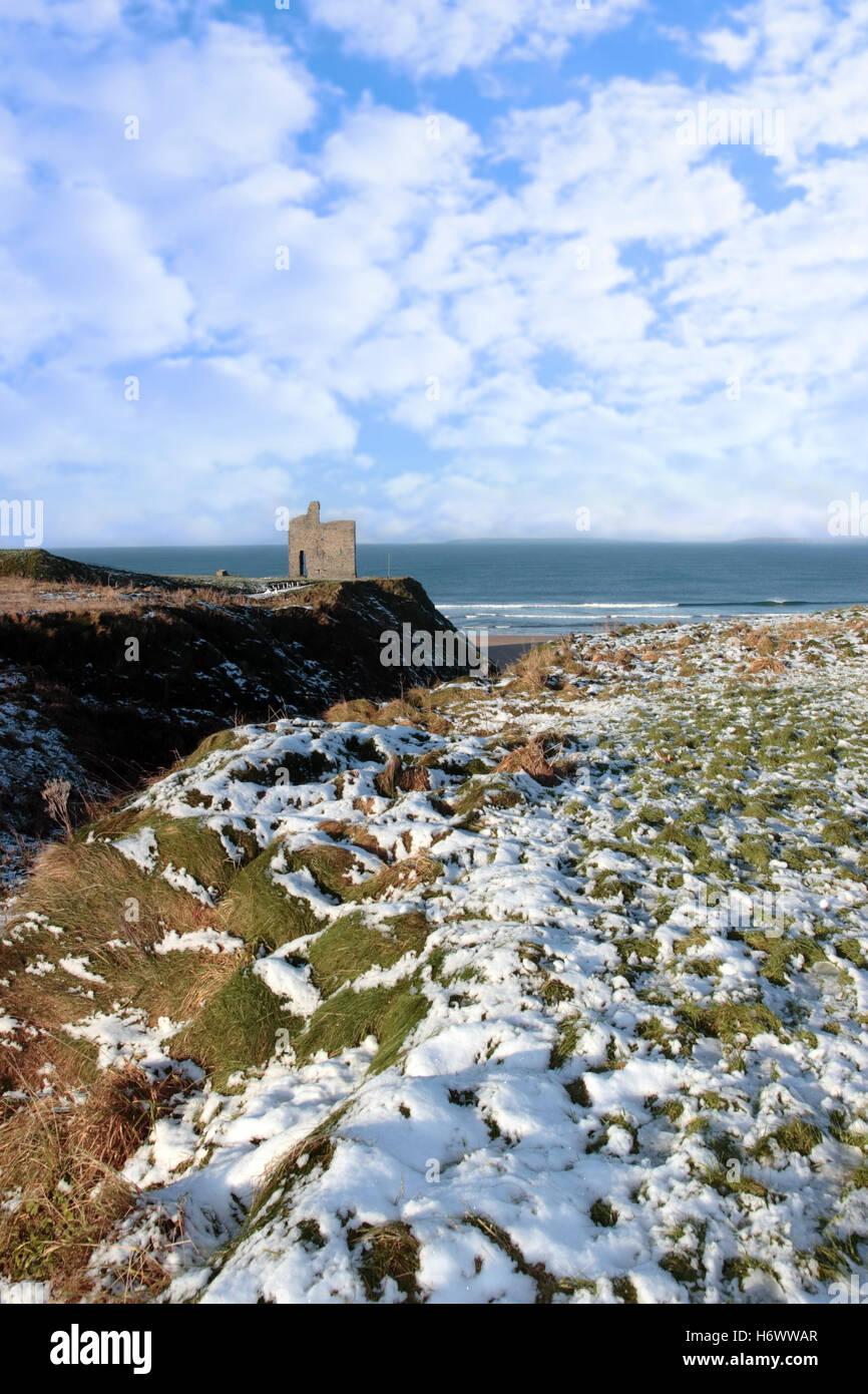 Bella beauteously bella neve invernale di coke materiale cocaina farmaco anestetico farmaco dipendenza Irlanda castello di natale xmas Foto Stock