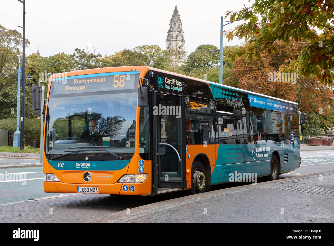 Cardiff bus dei trasporti pubblici del Galles Regno Unito Foto Stock