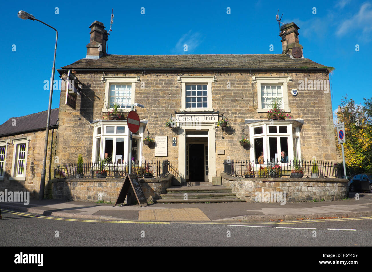 Bakewell Derbyshire Il Castle Inn pub public house nel centro della città di Bakewell REGNO UNITO Foto Stock