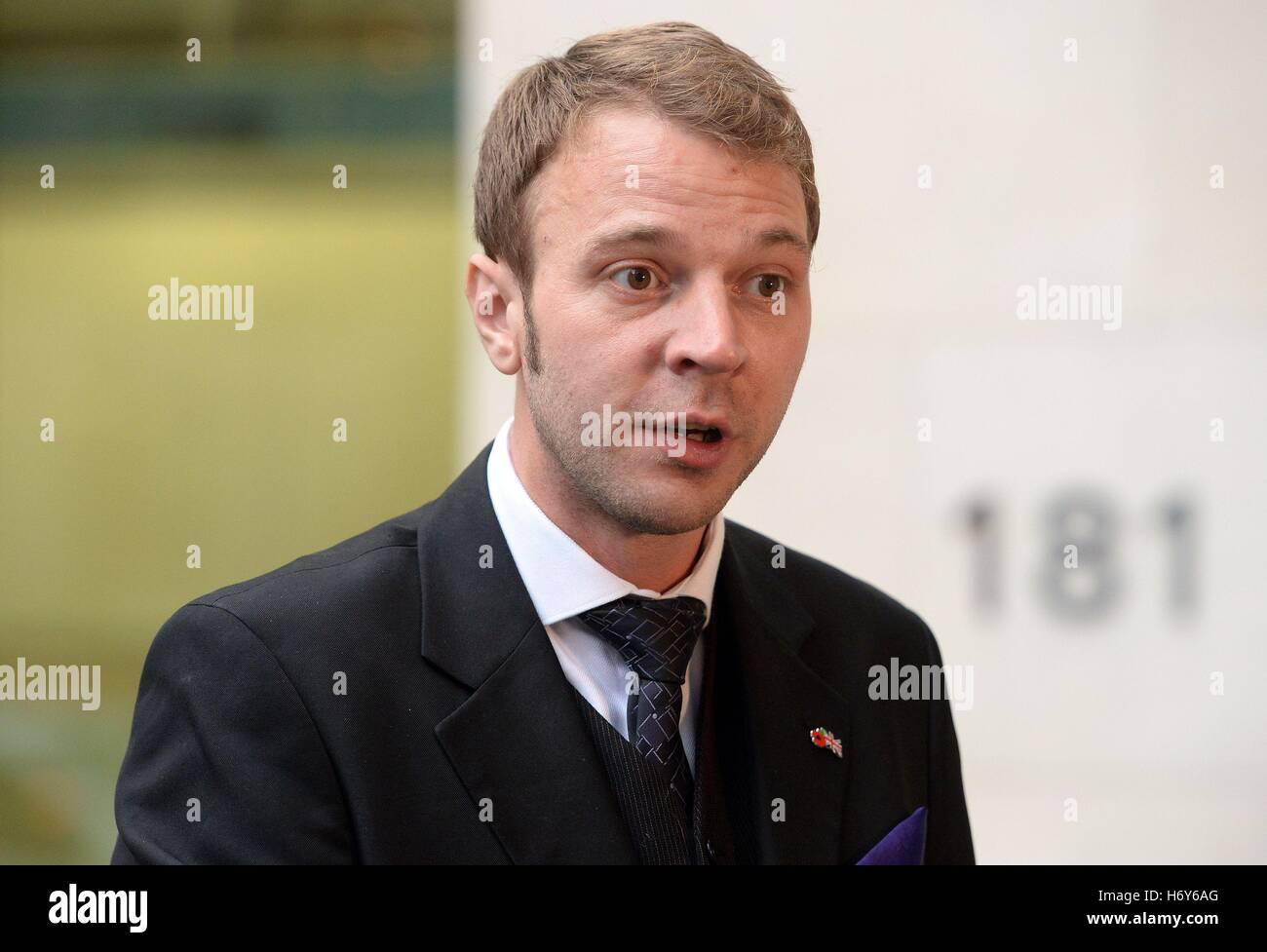 Paul Wright fuori dal Westminster Magistrates' Court, Londra, dove il padre britannico ha detto a un tribunale che rischia di perdere la sua 'vita familiare e libertà' mentre combatte l'estradizione in Grecia per il suo ruolo in un incidente d'auto in vacanza 13 anni fa. Foto Stock