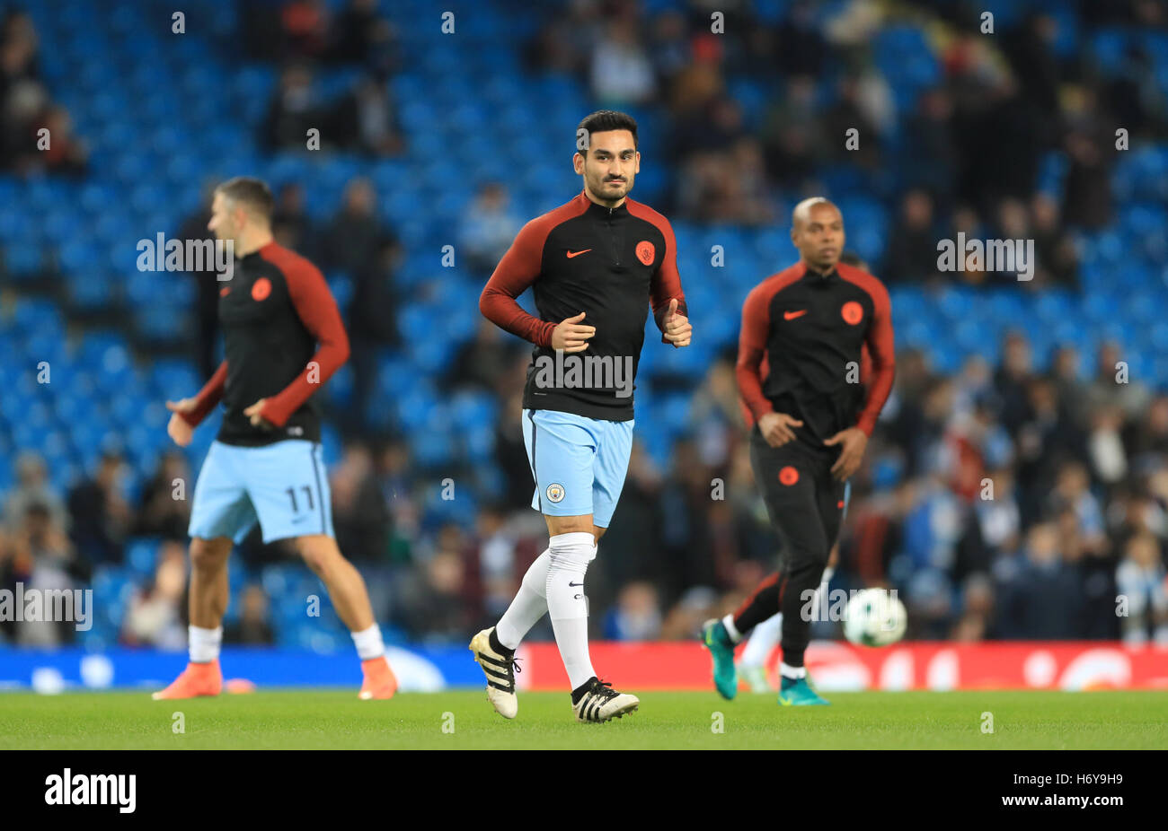 Manchester City's Ilkay Gundogan si riscalda prima della UEFA Champions League al Etihad Stadium e Manchester. Foto Stock